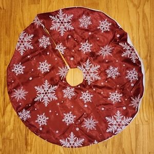 Christmas Tree Skirt, Snowflake Design